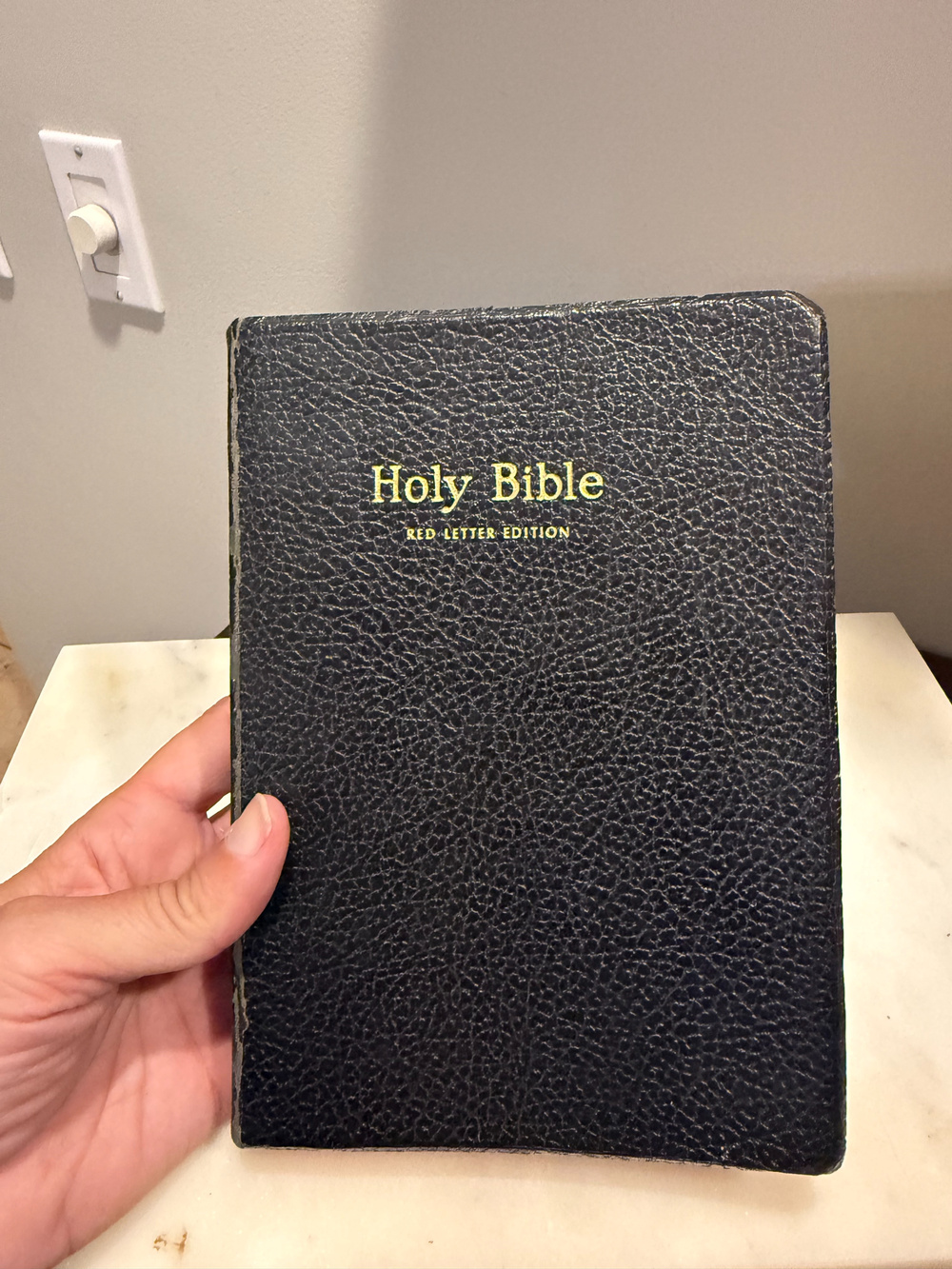 World Holy Bible Red Letter Edition King James Version Black Leather - Used